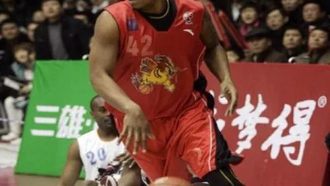 《揭秘曼联末路：弗格森离任阴影下引援疑云，权力真空谁来填补？》