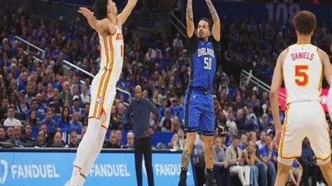 【独家揭秘】深夜22点，揭秘英伦精英的强大人脉圈！